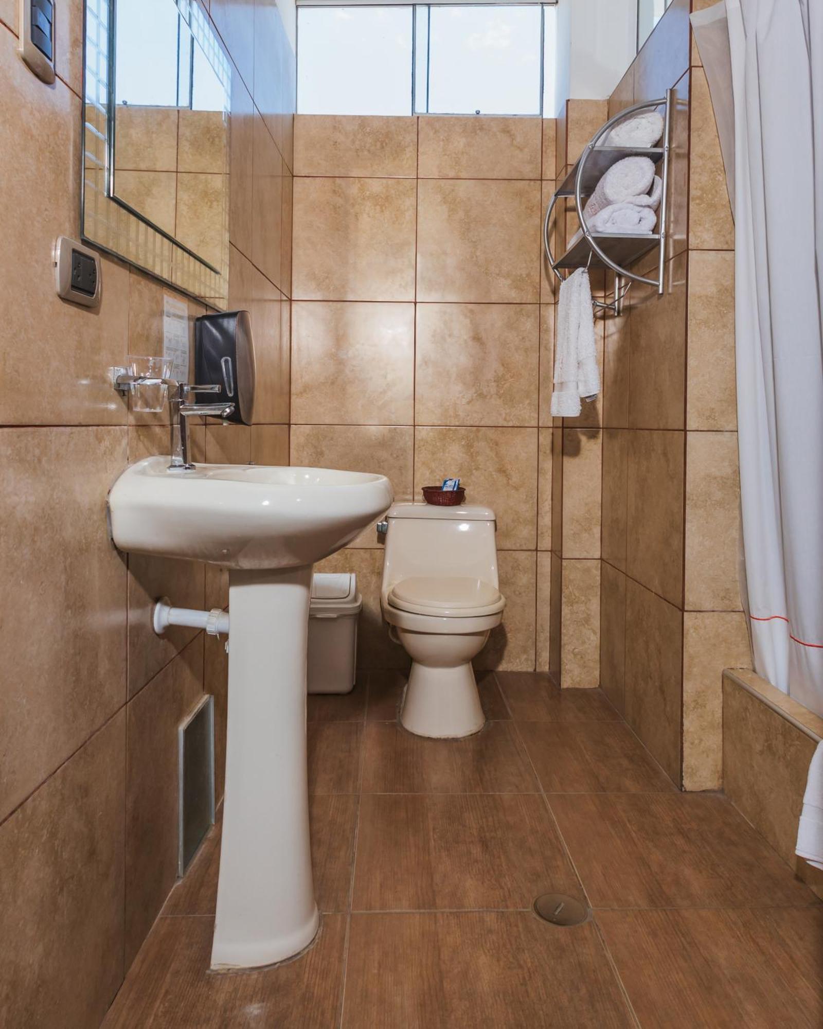 Hotel B'Liam Тумбес Экстерьер фото