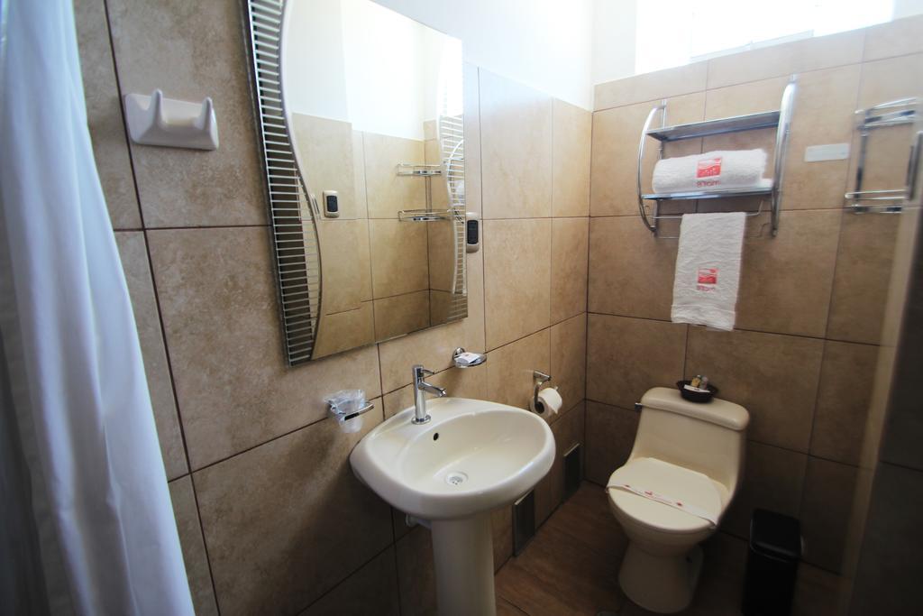Hotel B'Liam Тумбес Экстерьер фото