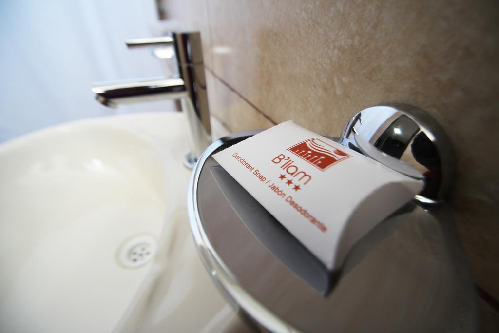 Hotel B'Liam Тумбес Экстерьер фото